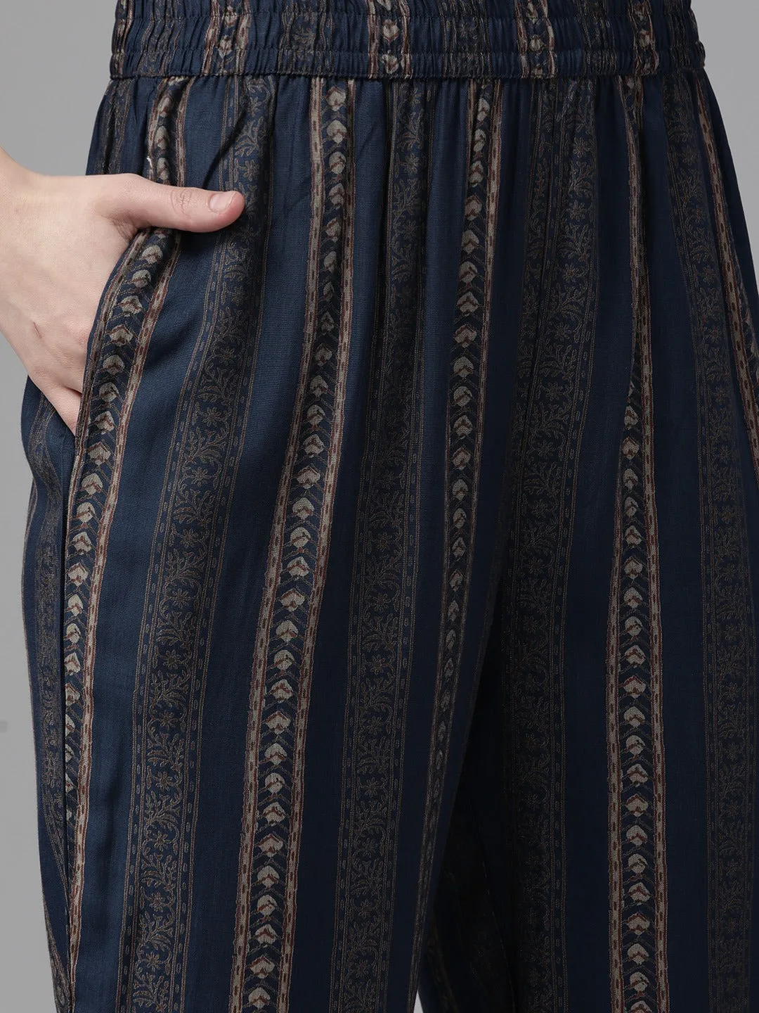 Blue Ethnic Motifs Printed Quarter Sleeves Dupatta Set