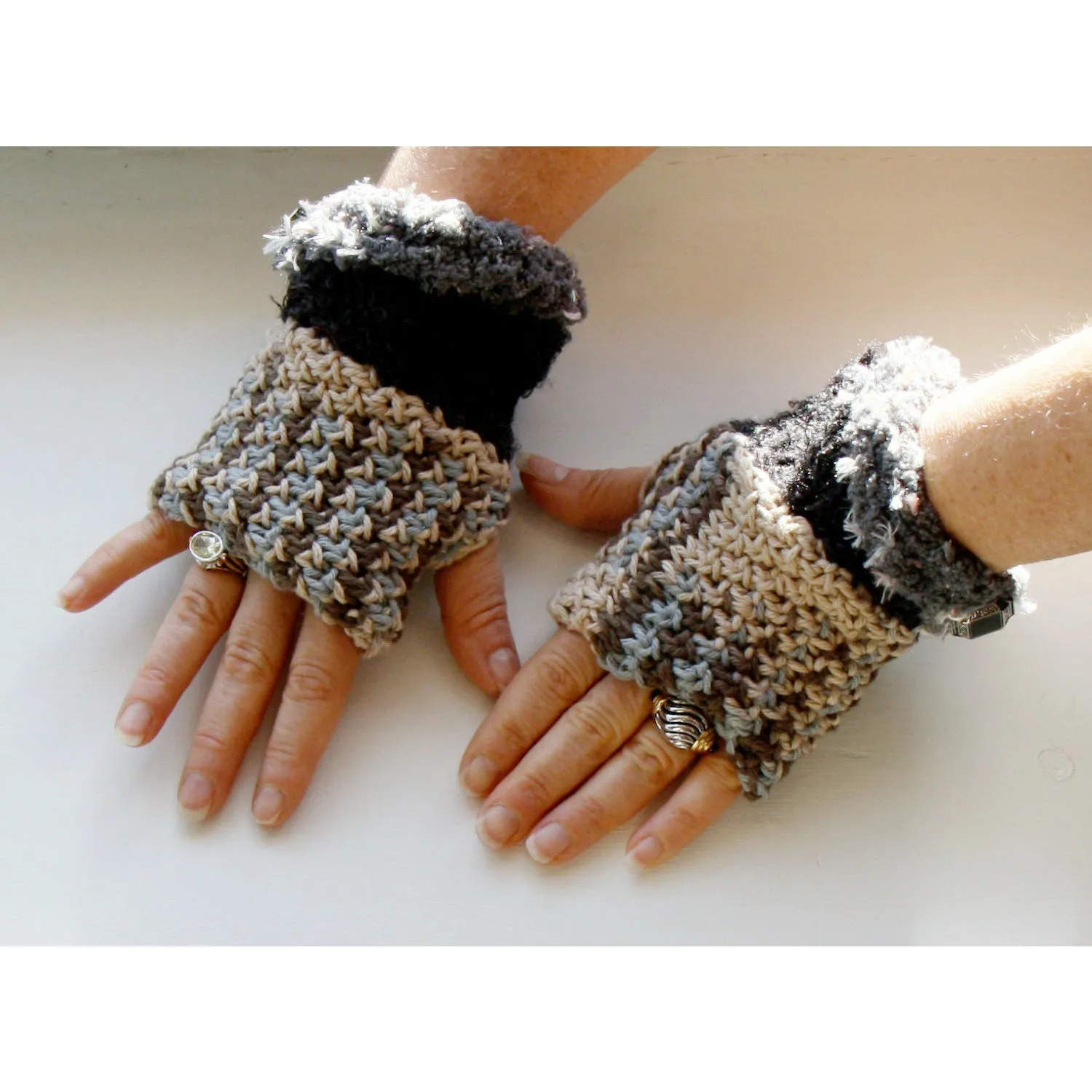 Lacey cotton textured fingerless fingers free gloves mitts knit pattern