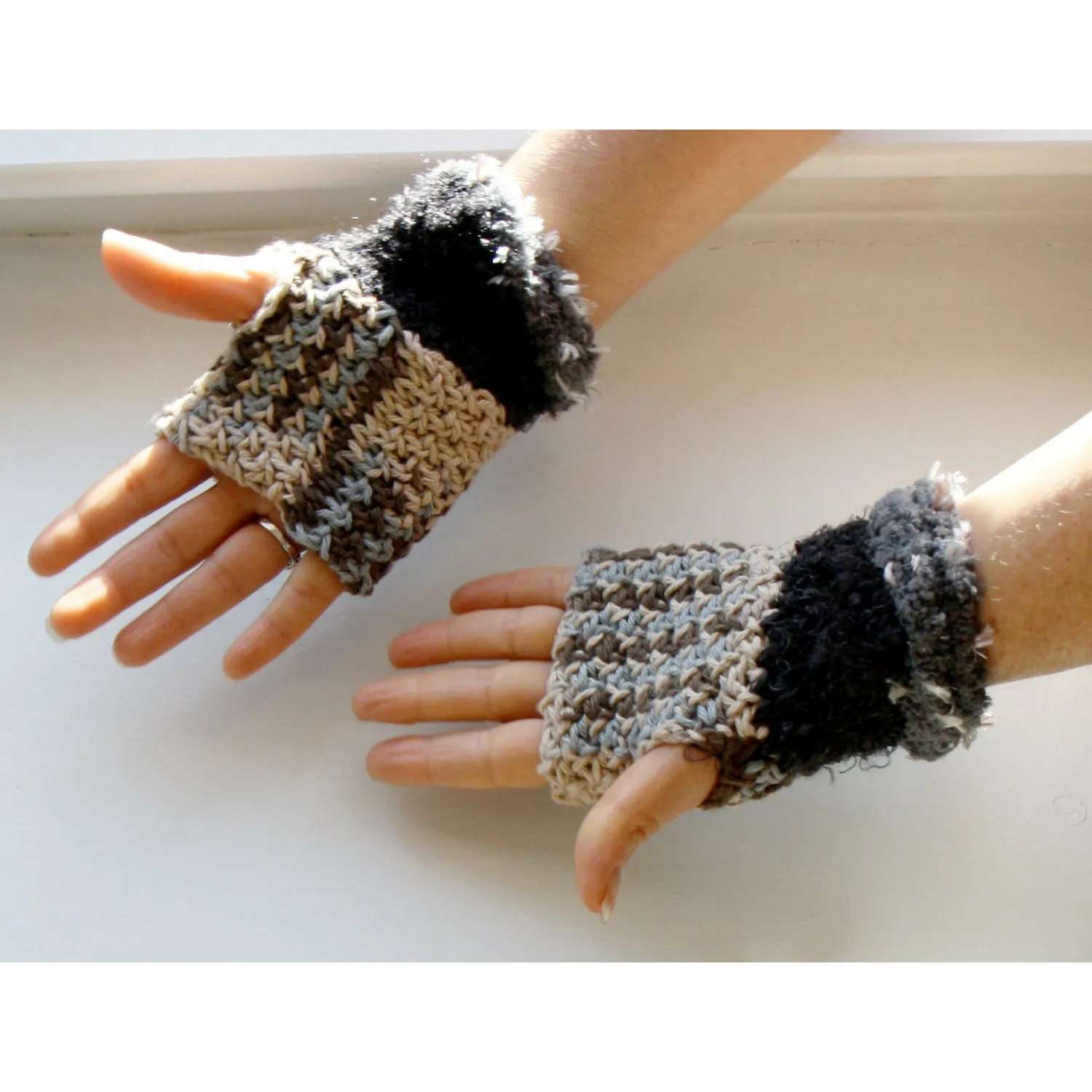 Lacey cotton textured fingerless fingers free gloves mitts knit pattern
