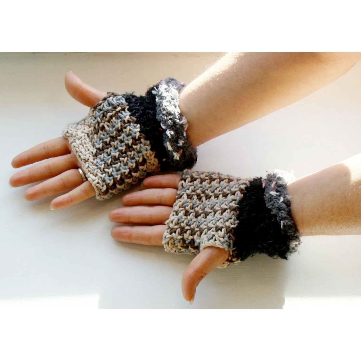 Lacey cotton textured fingerless fingers free gloves mitts knit pattern