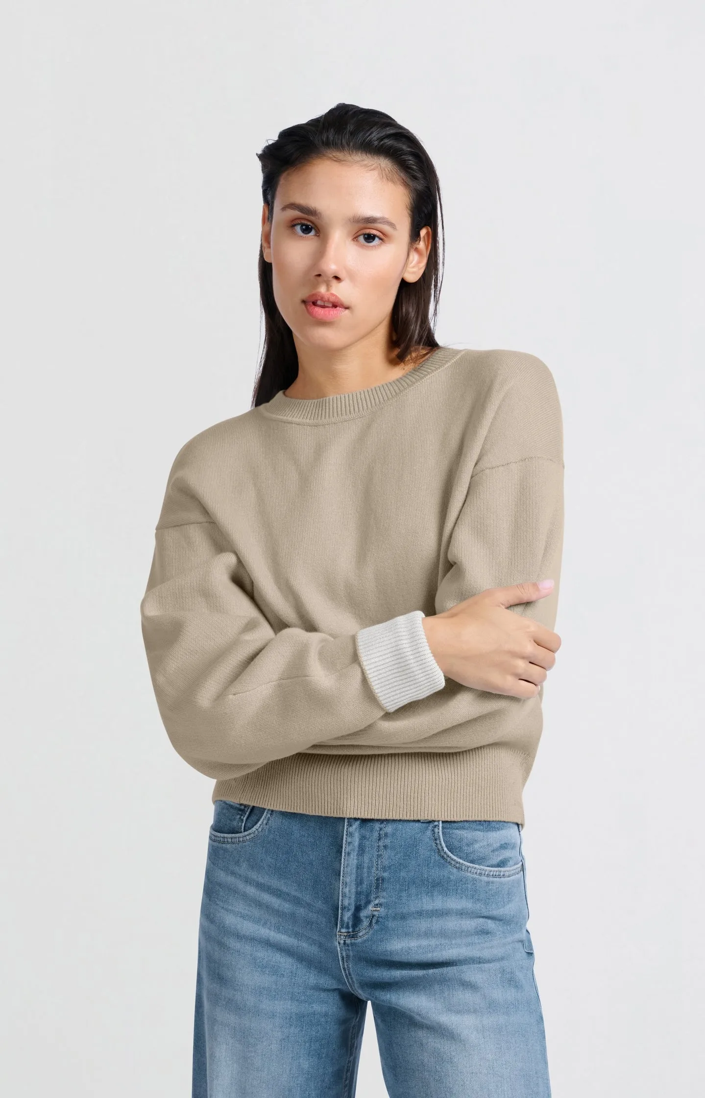 Sweater with round neck and contrasting trim details